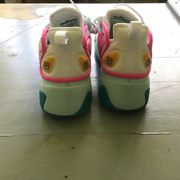 Nike - Picture 3 of 5